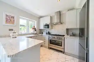 36 Felstead Road, photo 2
