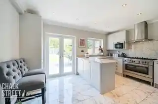 36 Felstead Road, photo 3