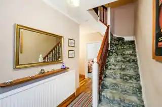 36 Hurst Avenue, photo 2