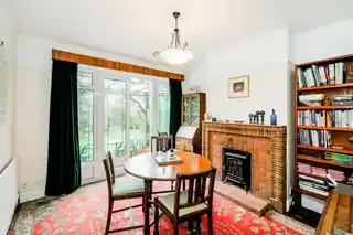 36 Manor Way, photo 4
