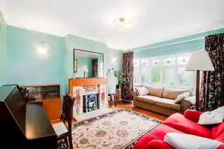 36 Manor Way, photo 3