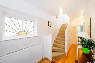 36 Manor Way, photo 2