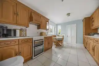 36 Oaklands Road, photo 4