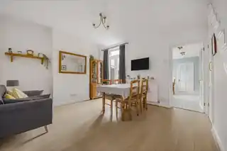 36 Oaklands Road, photo 2
