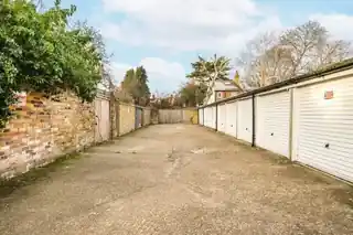 36 St Leonards Road, photo 3