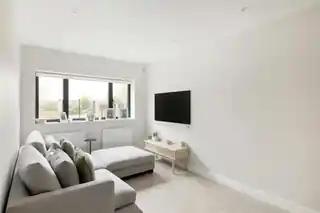 36 Swannell Way, photo 2