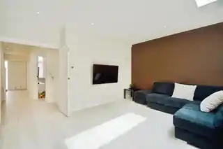 36 Walfield Avenue, photo 4