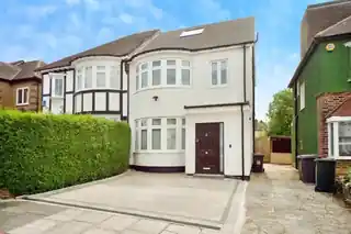 36 Walfield Avenue, photo 2