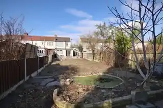 36 Western Avenue, photo 2