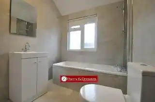 369 Kingston Road, photo 2