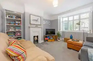 369 London Road, photo 2
