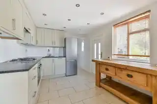 36B Strawberry Hill Road, photo 3