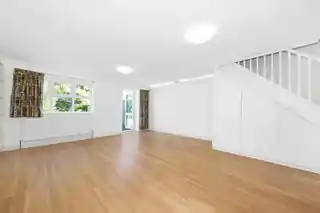 37 Basevi Way, photo 3