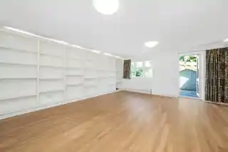37 Basevi Way, photo 2