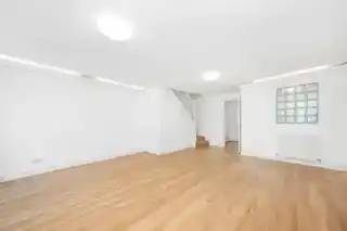 37 Basevi Way, photo 4
