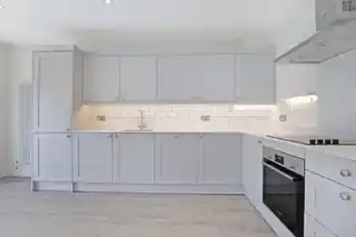 37 Beverley Crescent, photo 3