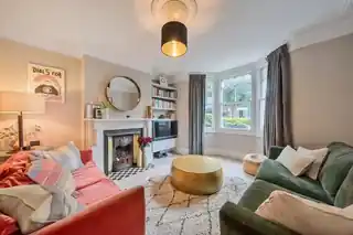 37 Boscombe Road, photo 3