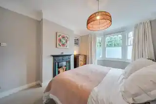 37 Boscombe Road, photo 4