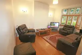 37 Brownlea Gardens, photo 3
