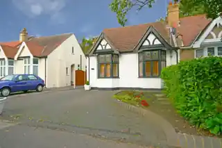 37 Brownlea Gardens, photo 2
