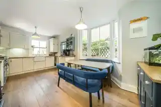 37 Delafield Road, photo 2