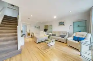 37 Eaton Drive, photo 3