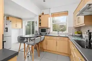 37 Elm Way, photo 3
