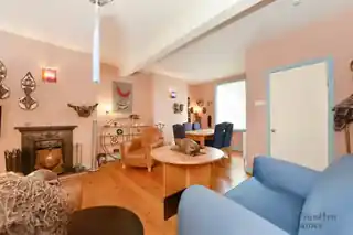 37 Harbinger Road, photo 3