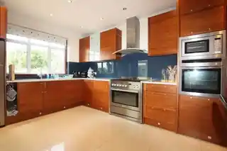 37 Haslemere Avenue, photo 3