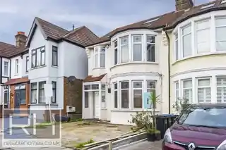 37 Hedge Lane, photo 2