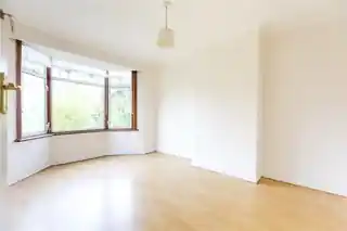 37 Hedge Lane, photo 3
