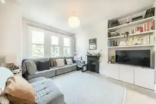 37 Holdenby Road, photo 2