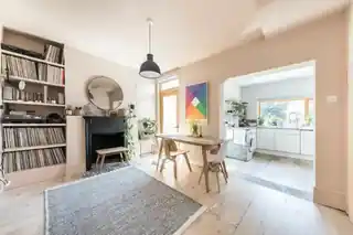 37 Holdenby Road, photo 3