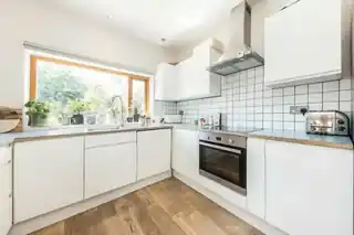 37 Holdenby Road, photo 4