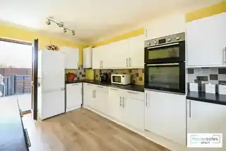 37 Manning Road, photo 2