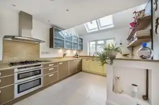 37 Oak Tree Drive, photo 3