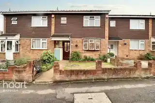 37 Ongar Way, photo 2