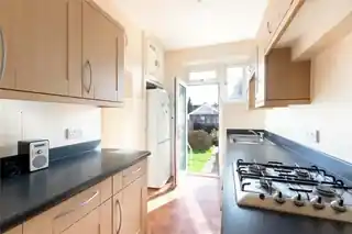 37 Priestfield Road, photo 4