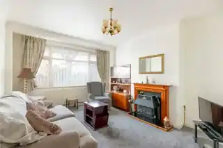 37 Priestfield Road, photo 2
