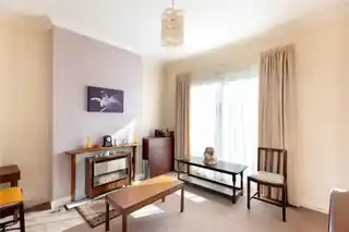 37 Priestfield Road, photo 3