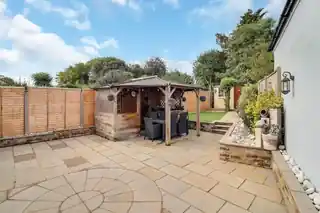 37 Rosebery Road, photo 4