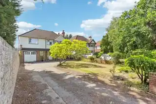 37 Swakeleys Drive, photo 2