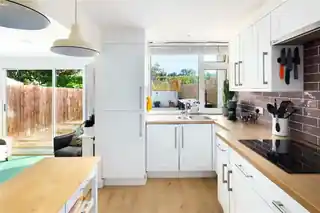 37 Tomlinson Close, photo 2