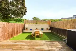37 Tomlinson Close, photo 3