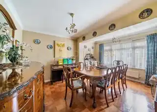 37 Woodcroft Avenue, photo 4