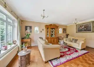 37 Woodcroft Avenue, photo 2