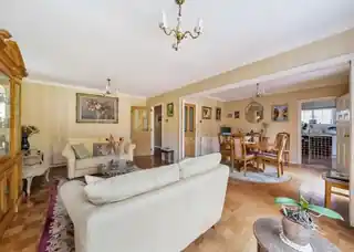 37 Woodcroft Avenue, photo 3