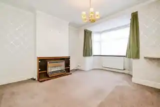373 Roding Lane North, photo 4