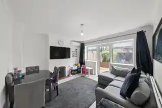 374 Lansbury Drive, photo 2