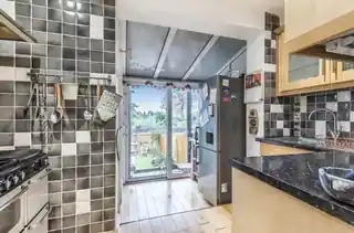 379 Oakleigh Road North, photo 2